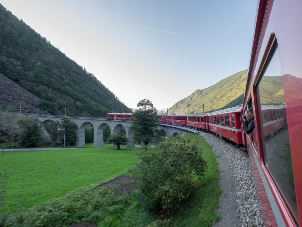 TRENINO ROSSO DEL BERNINA: UN'ESPERIENZA UNICA PER LA TUA FAMIGLIA 1